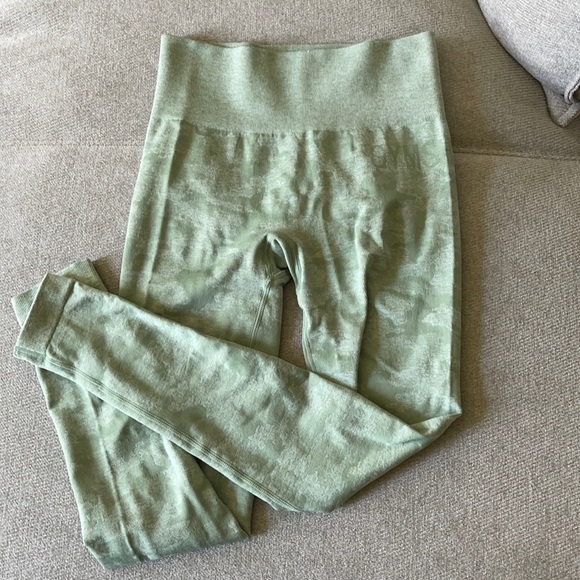 Gymshark Pants - Gymshark camo seamless leggings !